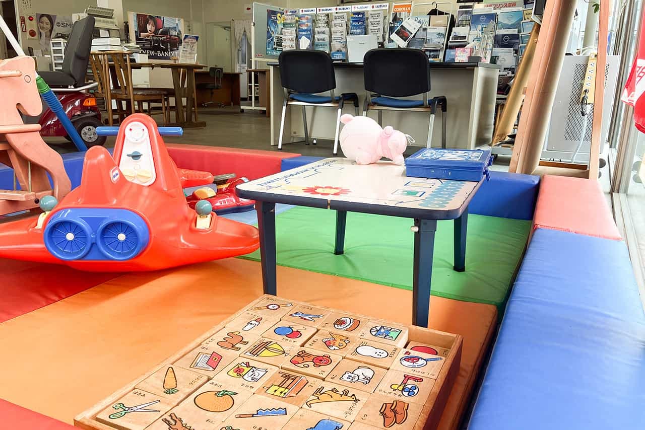 小杉自工の店舗内のキッズスペース